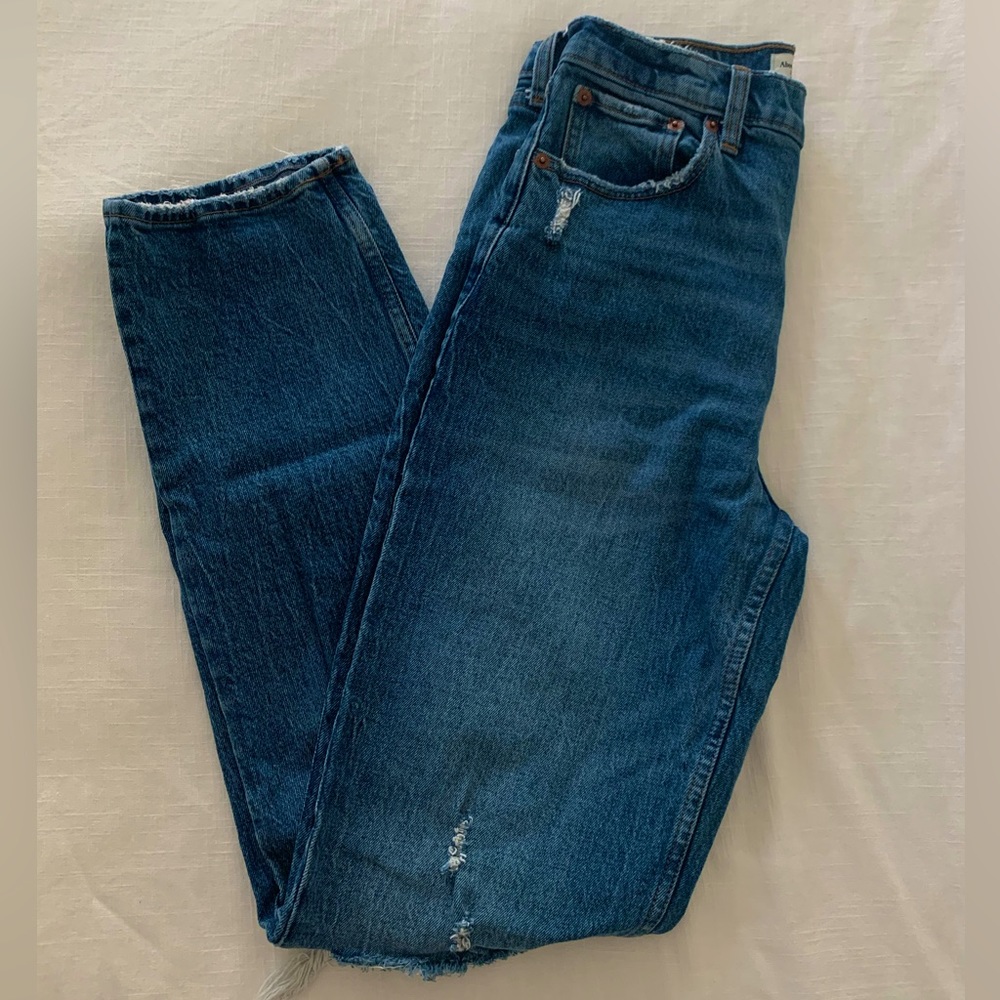 Abercrombie & Fitch - The 90’s Straight Ultra High Rise